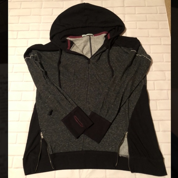Maurices Tops - Maurice’s Sweatshirt Sz XL. Black & Gray